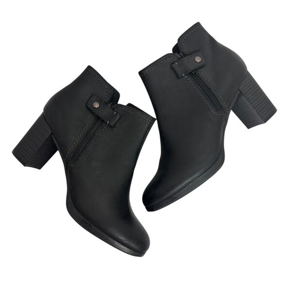 Clarks Bayla Glow Black Leather Comfort Stacked Heel Bootie Women's Size 11